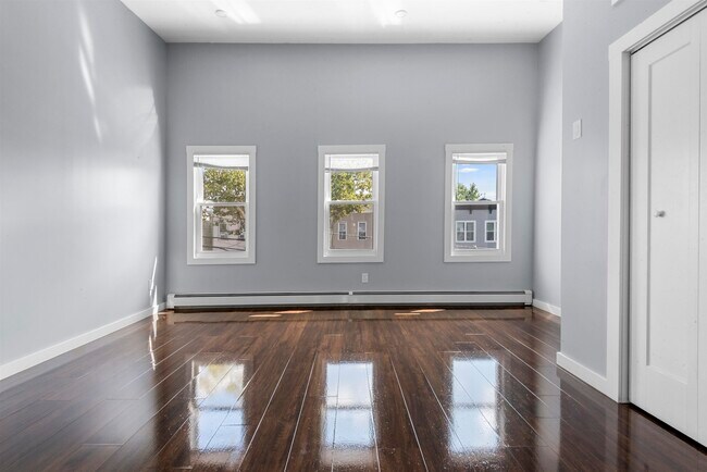 Building Photo - 161 Van Horne St