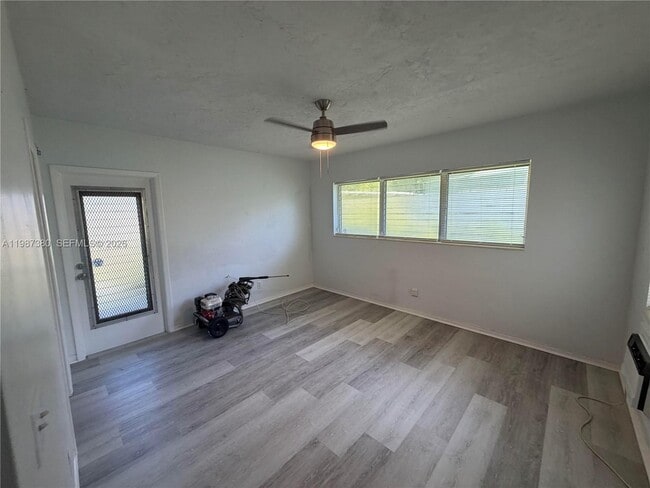 Building Photo - 311 SW 11th Ct