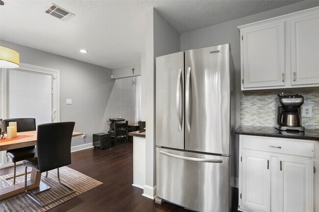 Building Photo - 15 Abbey Brook Pl