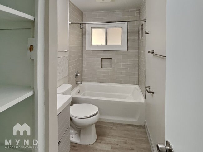 Building Photo - 928 Heyl Ave