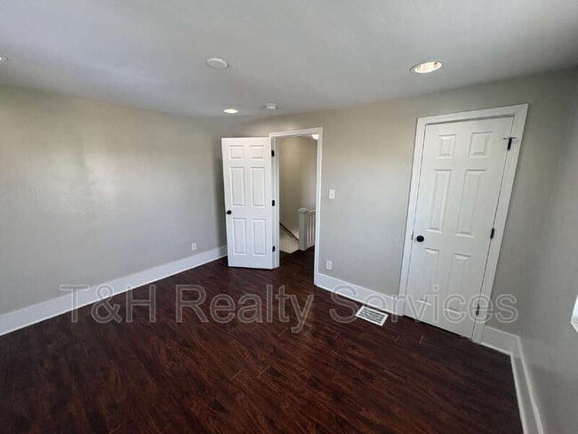 Building Photo - 3729 N Kenwood Ave