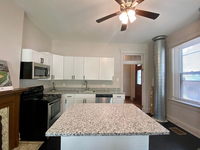 Building Photo - 146 Parker St