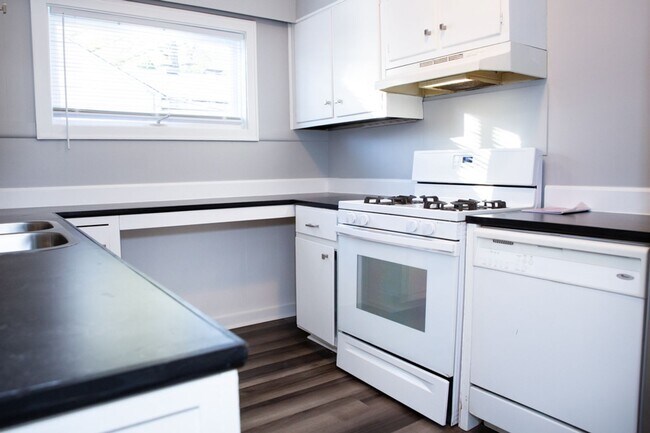 Building Photo - Next-Level Student Living  |  3,000+ Sq Ft 4BR Home Steps from Ball State – Pre-Lease Now!