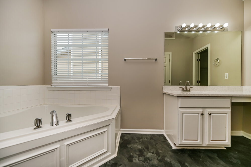 Building Photo - 20 Hazelhurst Dr