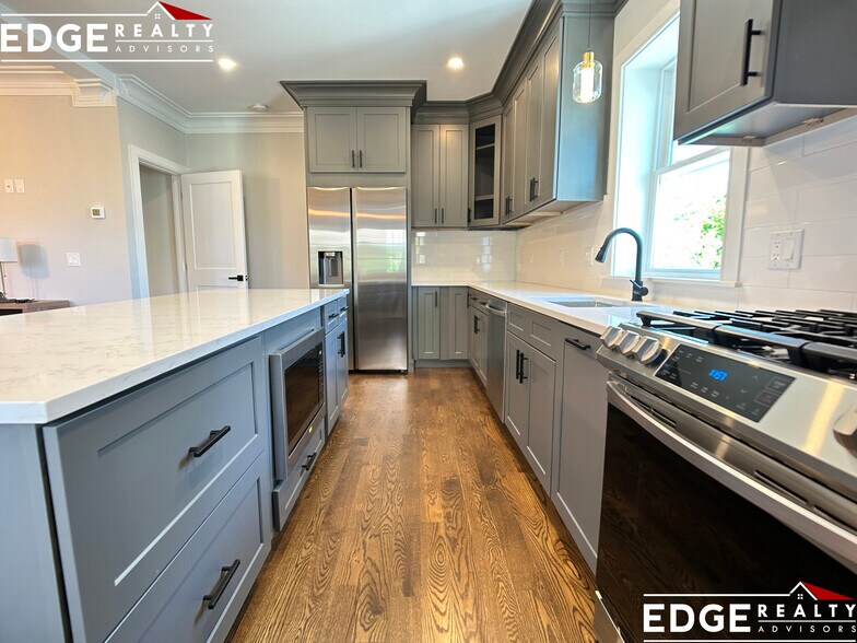 Building Photo - 226 Palfrey St