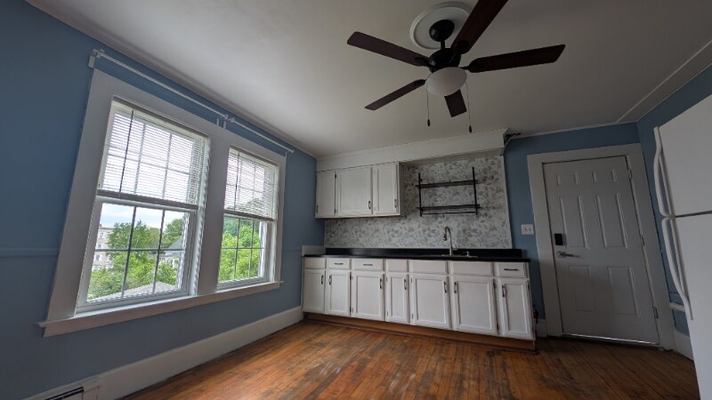 Building Photo - 472 Burgess St