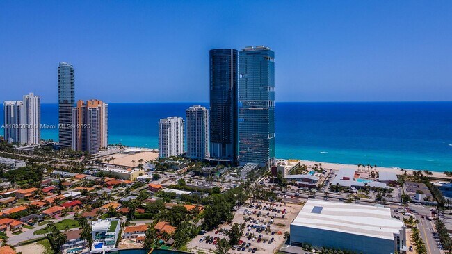 Building Photo - 18555 Collins Ave