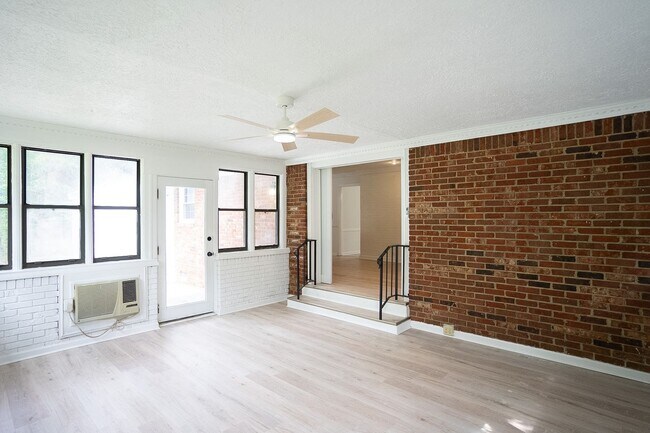 Building Photo - 3120 Edinburgh Dr