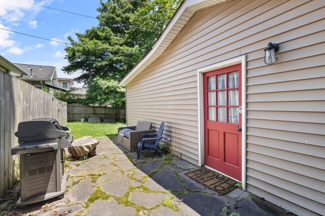 Building Photo - 413 Lockland Dr