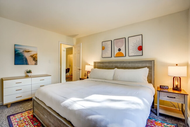 Building Photo - 3367 S 100th St