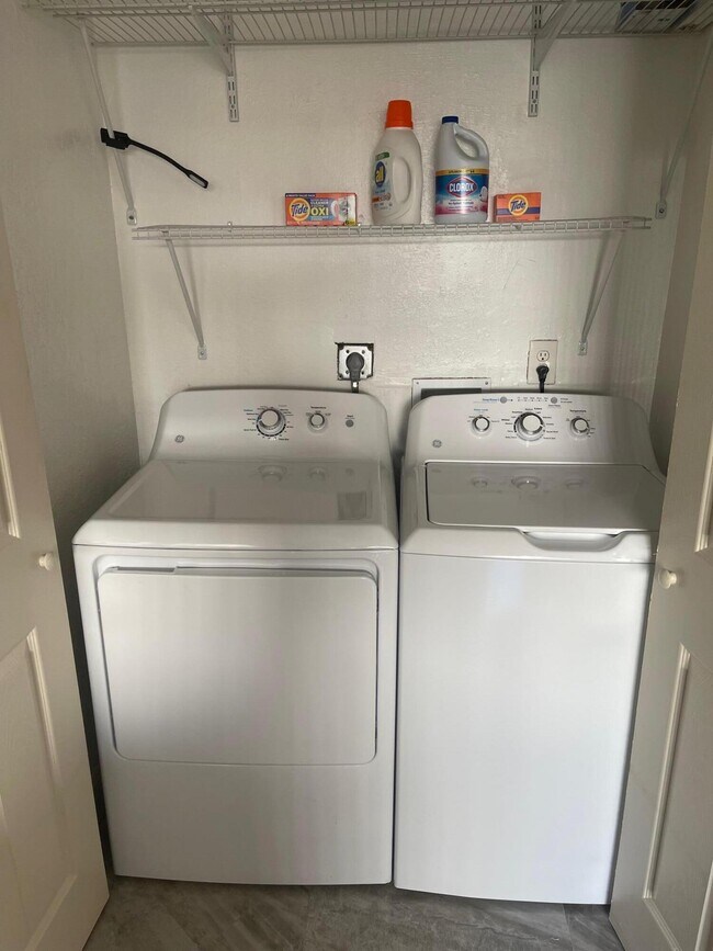 Building Photo - 641 Executive Center Dr