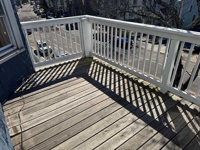 Building Photo - 474 Talbot Ave