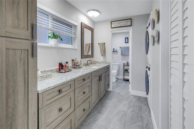 Building Photo - 800 Madonna Blvd