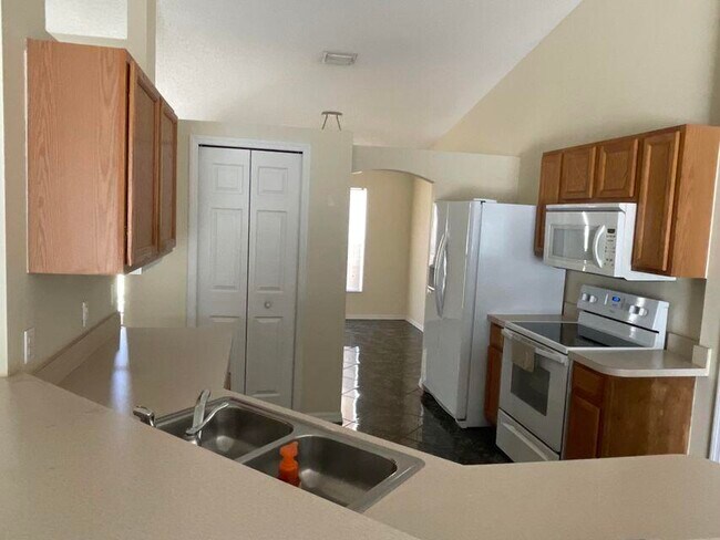 Building Photo - 5529 NW North Lundy Cir