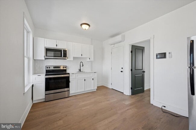 Building Photo - 1217 N 28th St