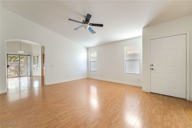 Building Photo - 11000 Vallerosa St