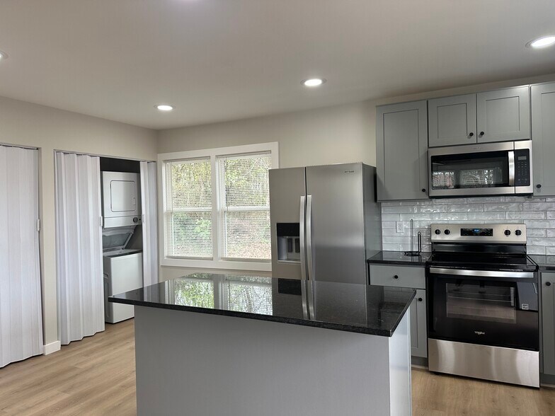 Building Photo - 102 Linda Dr