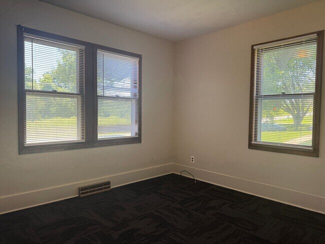 Building Photo - Spacious 4-Bedroom Rental with 2-Car Garage and Optional Shop