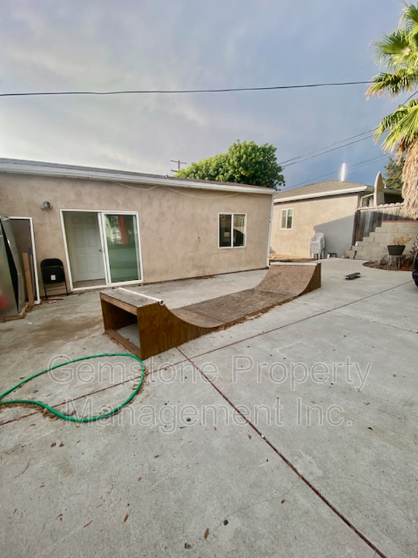 Building Photo - 5017 College Ave