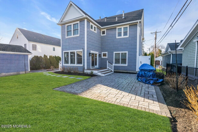 Building Photo - 102 4th Ave