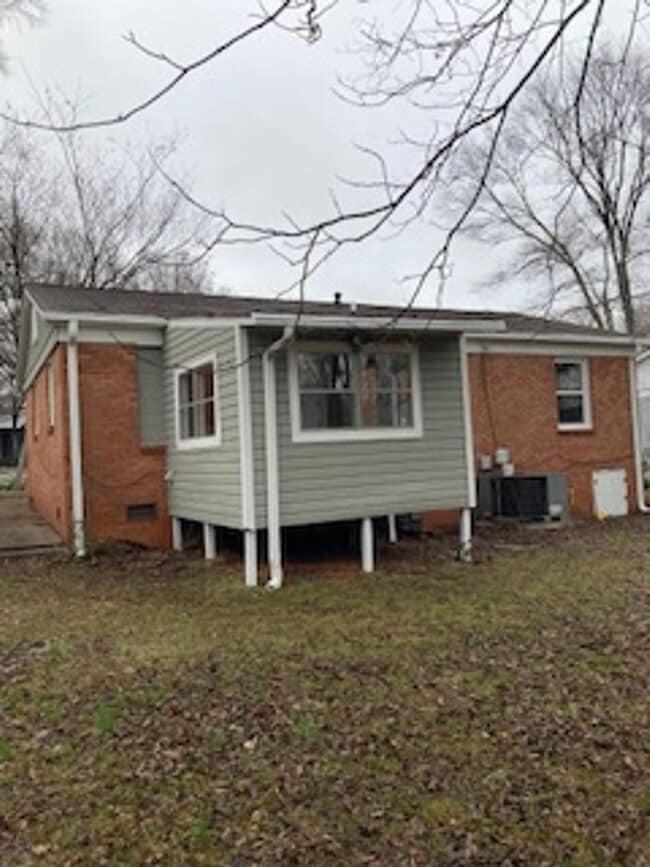 Building Photo - Must see ranch style 3Bdr 1 Bath home. It's located off Hovis Rd.