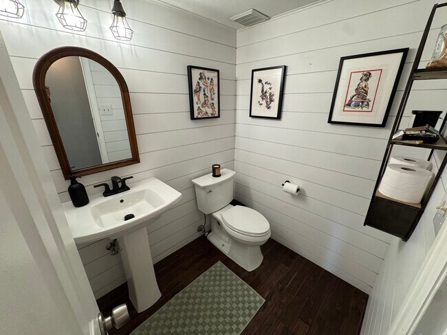 Building Photo - Room for Rent – Bear Valley, Denver | $1,000/month (Bills Included)