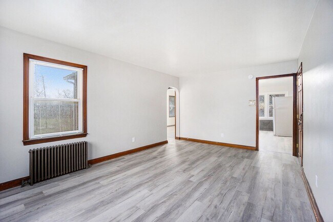 Building Photo - Newly Renovated 1br/1ba Apartment Available! PICTURES COMING SOON!