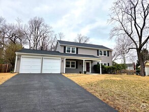 Building Photo - Stunning 3 BR/2.5 Single-Family Home in Bo...