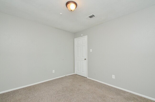 Building Photo - 4522 Donalbain Dr