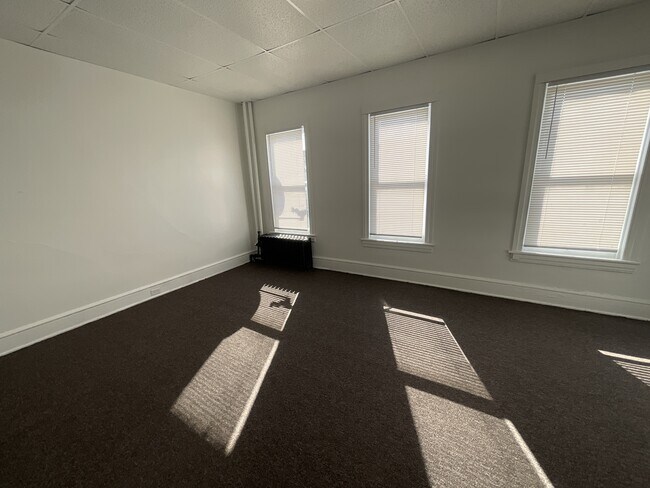 Building Photo - 573 W Princess St