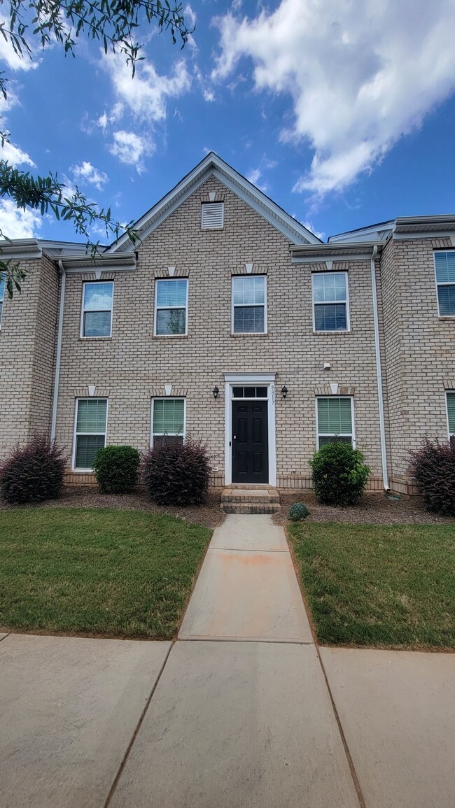 Building Photo - 8817 Granby Hill Rd