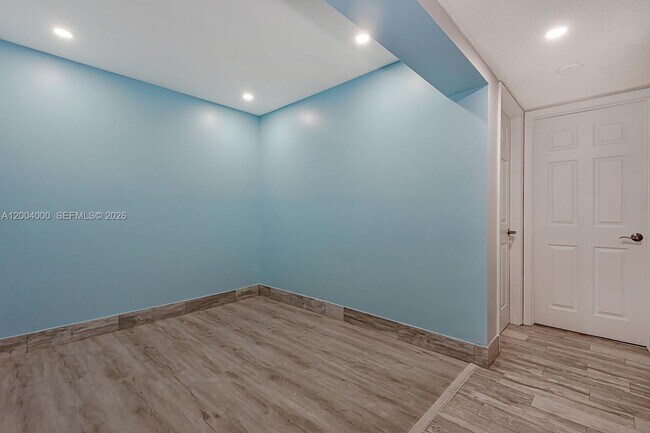 Building Photo - 740 NW 105th Pl