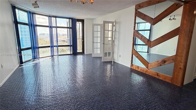 Building Photo - 20100 W Country Club Dr