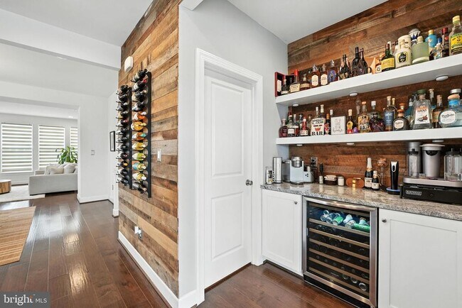 Building Photo - 610 Watermans Dr