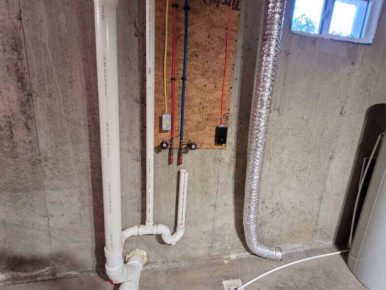 Building Photo - 10 Lupine Rd