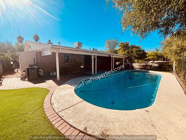 Building Photo - 8401 E Stella Rd