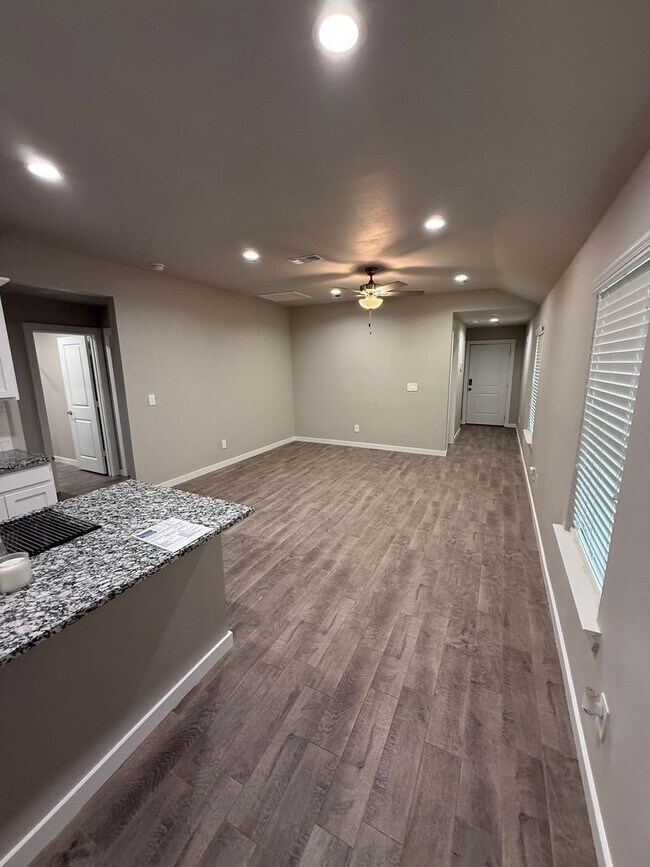 Building Photo - AVAILABLE NOW! 3/2/2 in cooper ISD