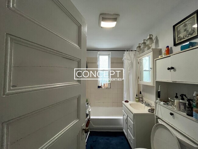 Building Photo - 34 Darling St