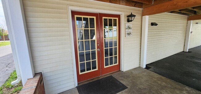 Building Photo - 2 Bedrooms Basement Penn Laird