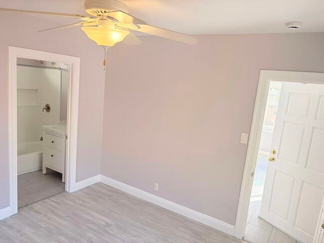 Building Photo - 110 N San Marino Ave