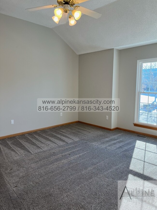 Building Photo - Beautiful California Split in Platte County
