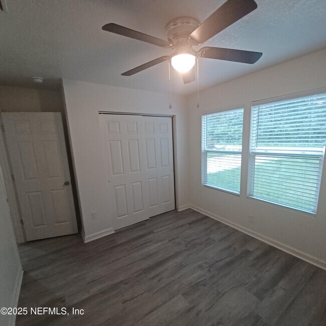 Building Photo - 4840 Kenneth St