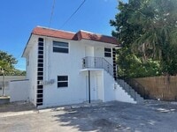 Building Photo - 302 N Tamarind Ave