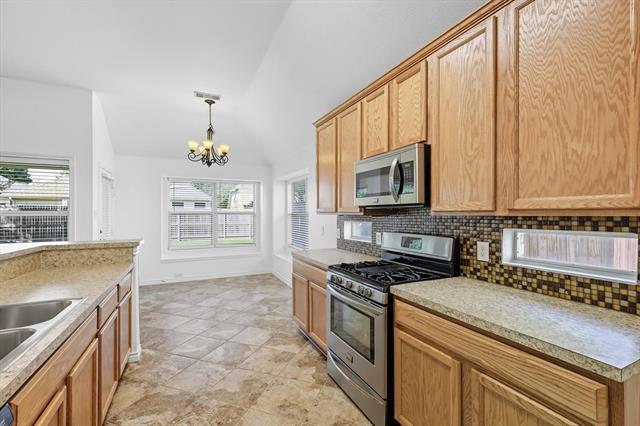 Building Photo - 5904 Meadowglen Dr