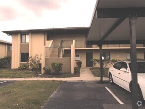 Building Photo - 4008 Oakview Dr