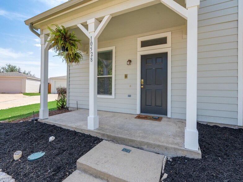 Keyless Entry - 10528 Astor Dr