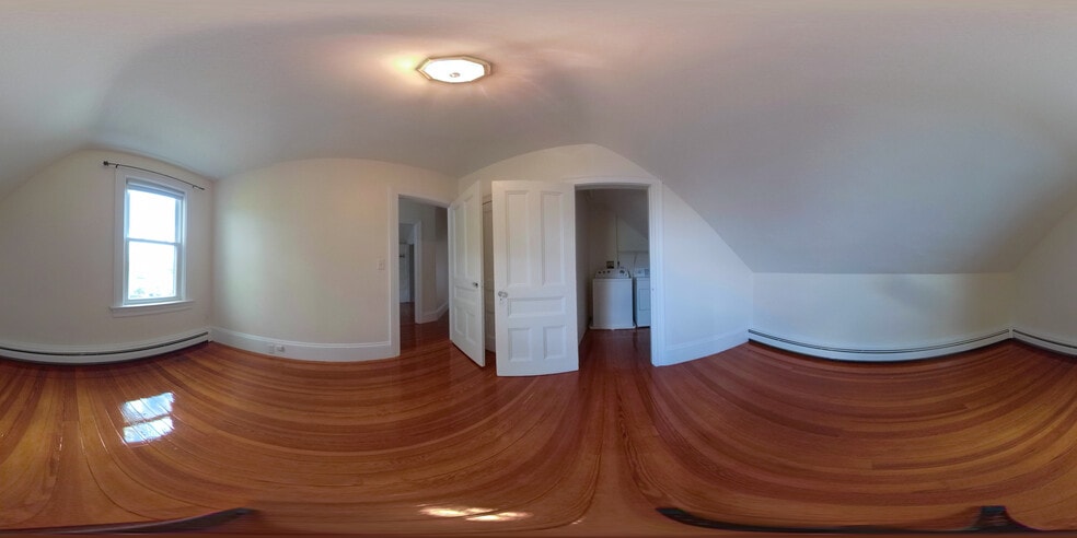 Building Photo - 18 University Ave