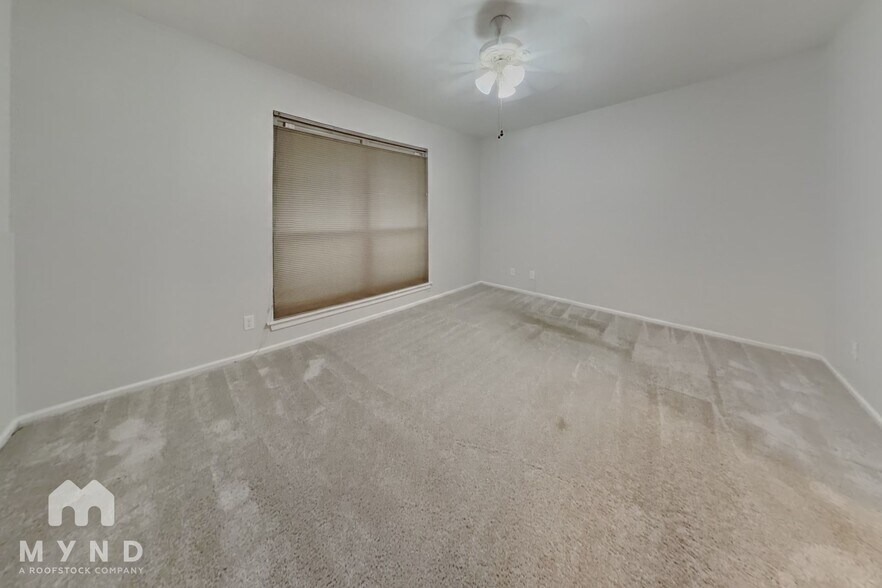 Building Photo - 15710 Fern Ridge St