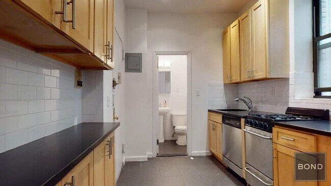 Primary Photo - 324 E 91st St
