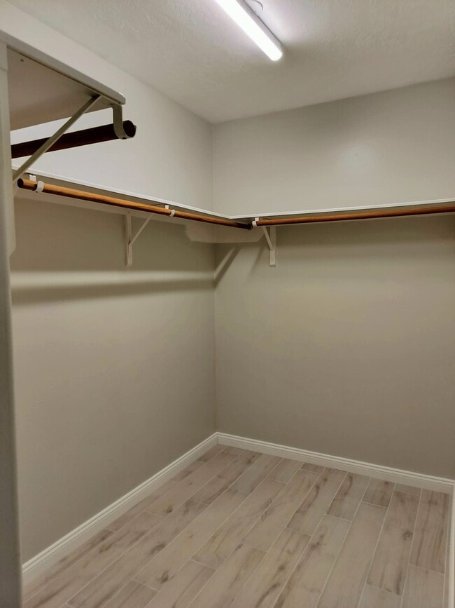 Building Photo - 21242 Linden House Ct